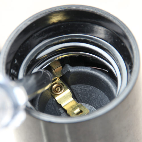 Bakelit-Fassung-mit-Schalter-richtig-verkabeln-und-wieder-oeffnen_3-500x500