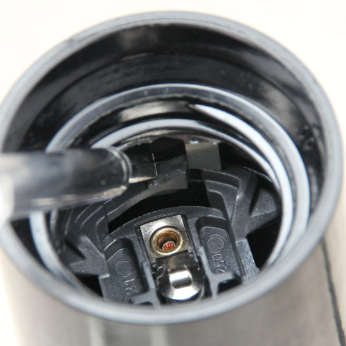 Bakelit-Fassung-richtig-verkabeln-und-wieder-oeffnen_3-500x500