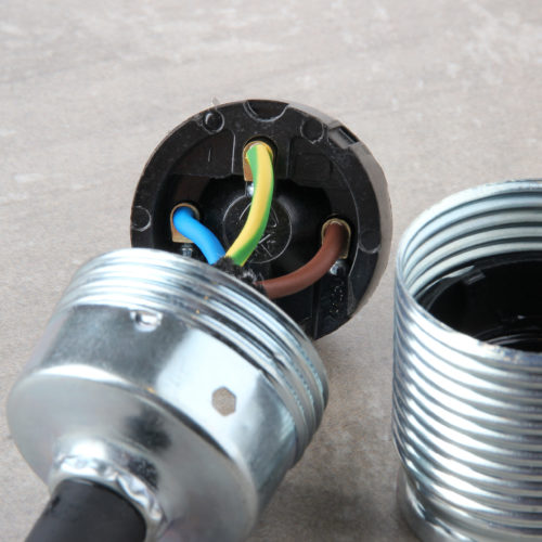 Metall-Fassung-richtig-verkabeln-und-wieder-oeffnen_2-scaled-500x500