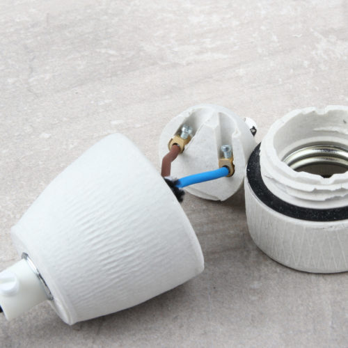 Porzellan-Fassung-matt-richtig-verkabeln-und-wieder-oeffnen_2-scaled-500x500