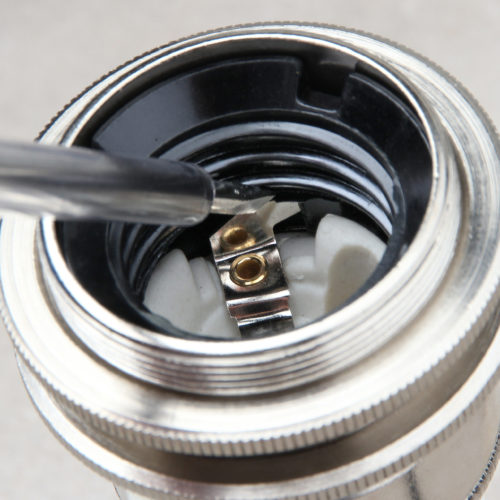 Vintage-Fassung-richtig-verkabeln-und-wieder-oeffnen_3-scaled-500x500