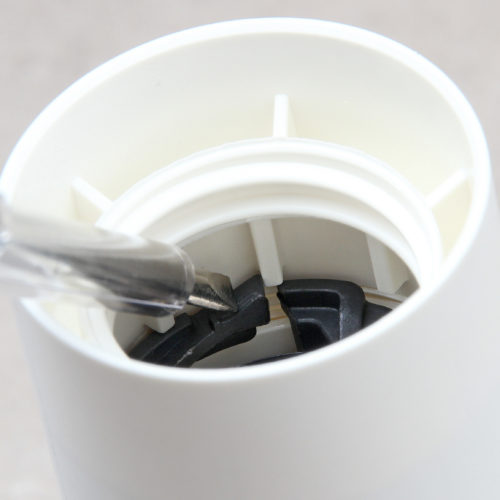 Zugschalter-Thermoplast-Fassung-richtig-verkabeln-und-wieder-oeffnen_3-1-500x500